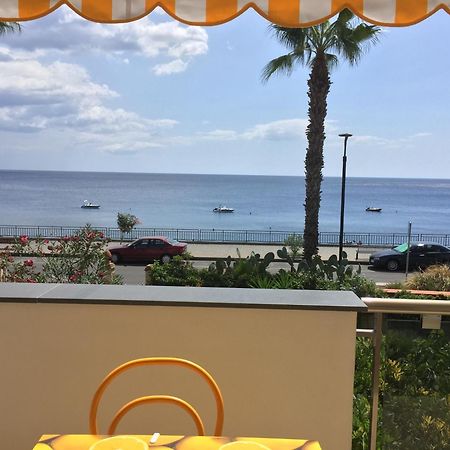 Le Zagare Apartments SantʼAlessio Siculo Екстериор снимка