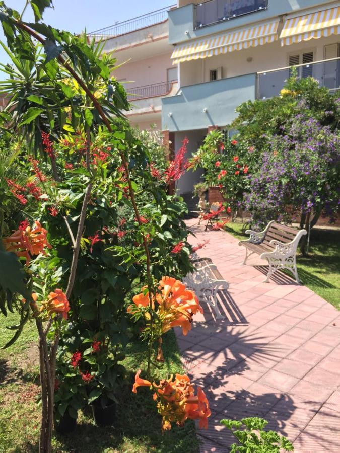 Le Zagare Apartments SantʼAlessio Siculo Екстериор снимка
