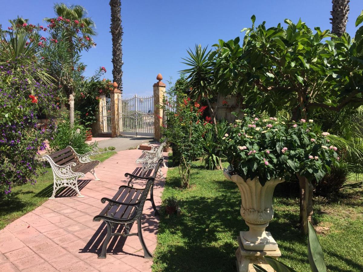 Le Zagare Apartments SantʼAlessio Siculo Екстериор снимка