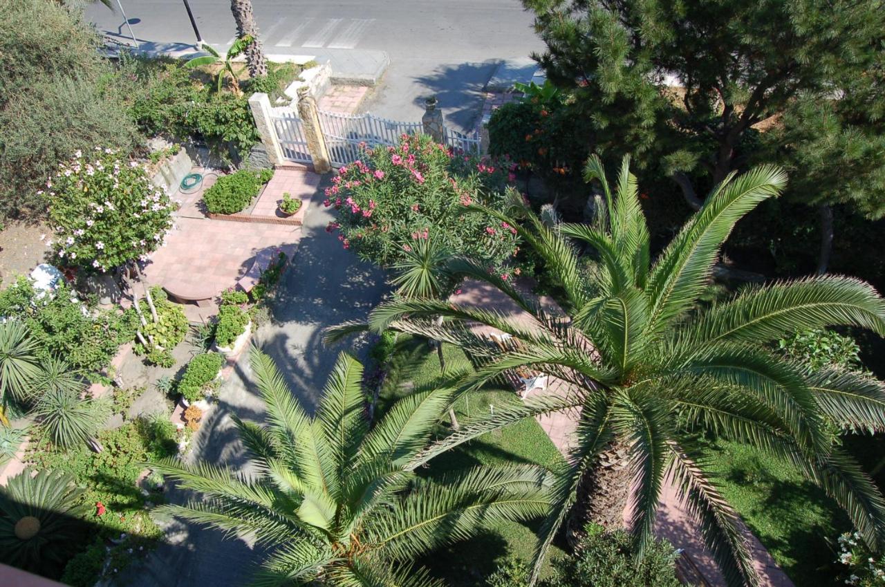 Le Zagare Apartments SantʼAlessio Siculo Екстериор снимка