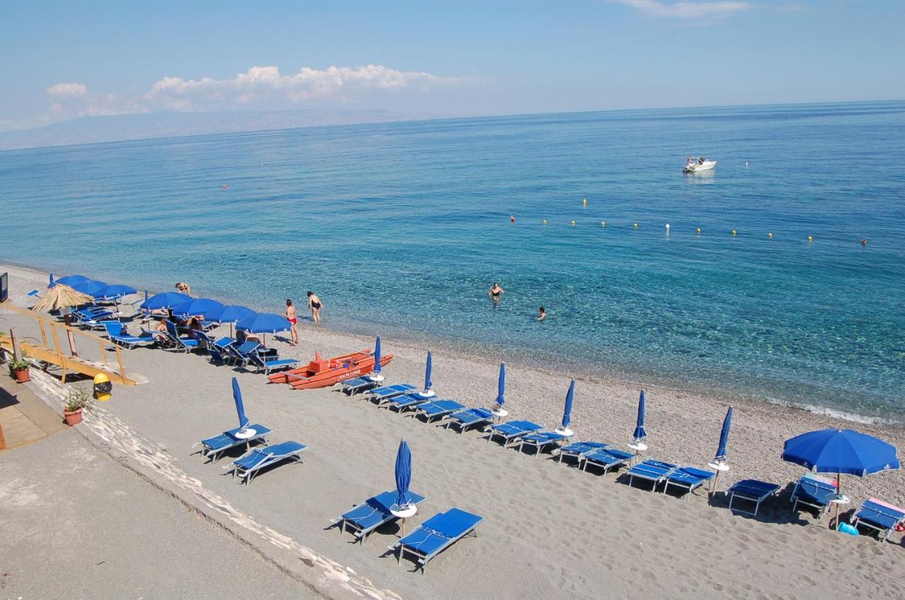 Le Zagare Apartments SantʼAlessio Siculo Екстериор снимка