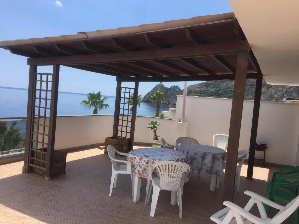 Le Zagare Apartments SantʼAlessio Siculo Екстериор снимка