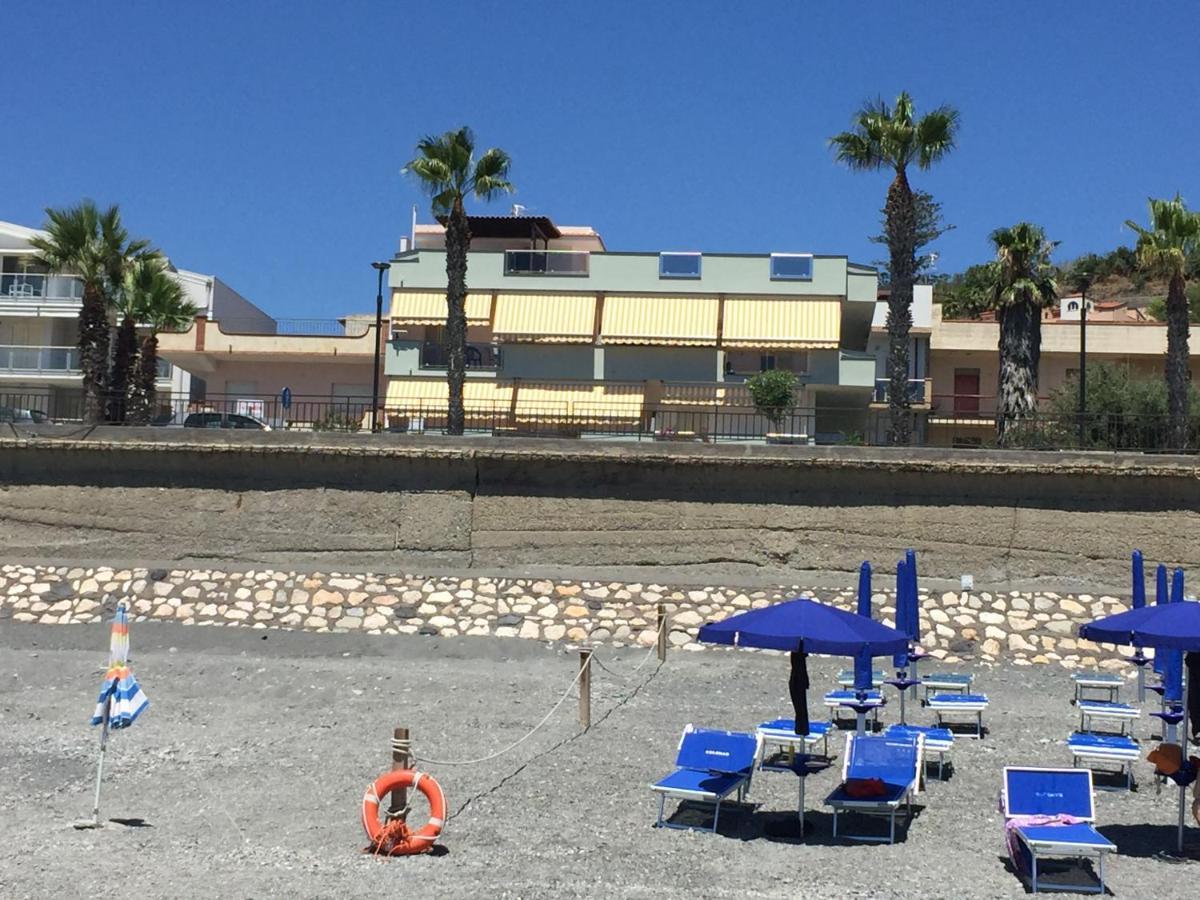 Le Zagare Apartments SantʼAlessio Siculo Екстериор снимка