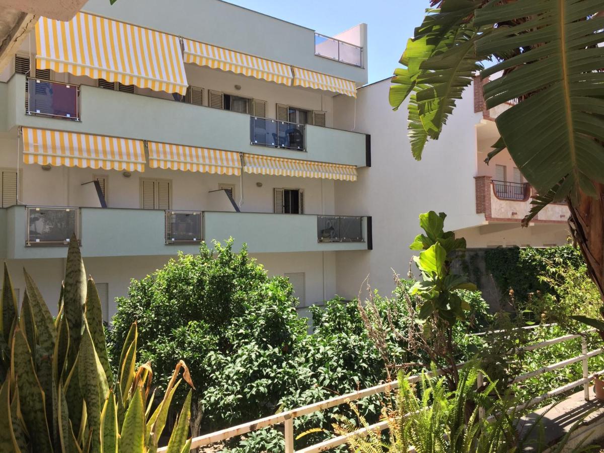 Le Zagare Apartments SantʼAlessio Siculo Екстериор снимка