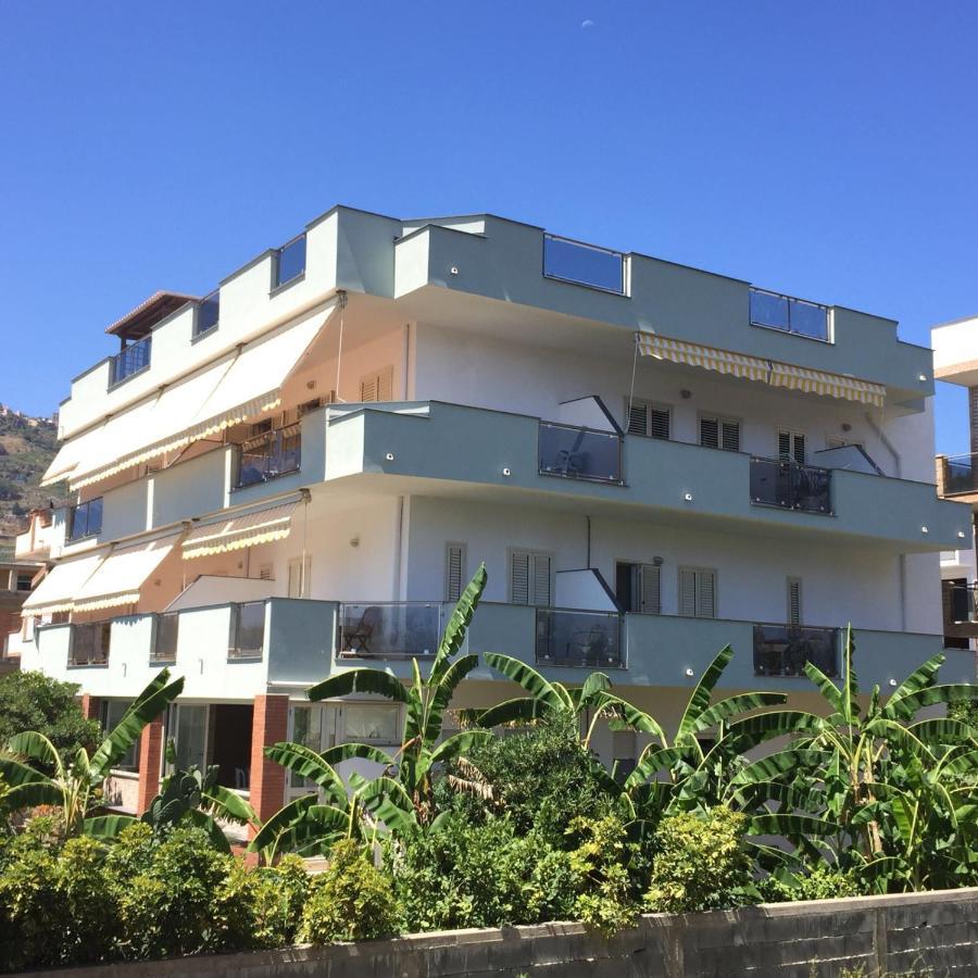 Le Zagare Apartments SantʼAlessio Siculo Екстериор снимка