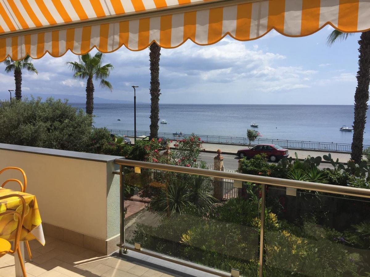Le Zagare Apartments SantʼAlessio Siculo Екстериор снимка