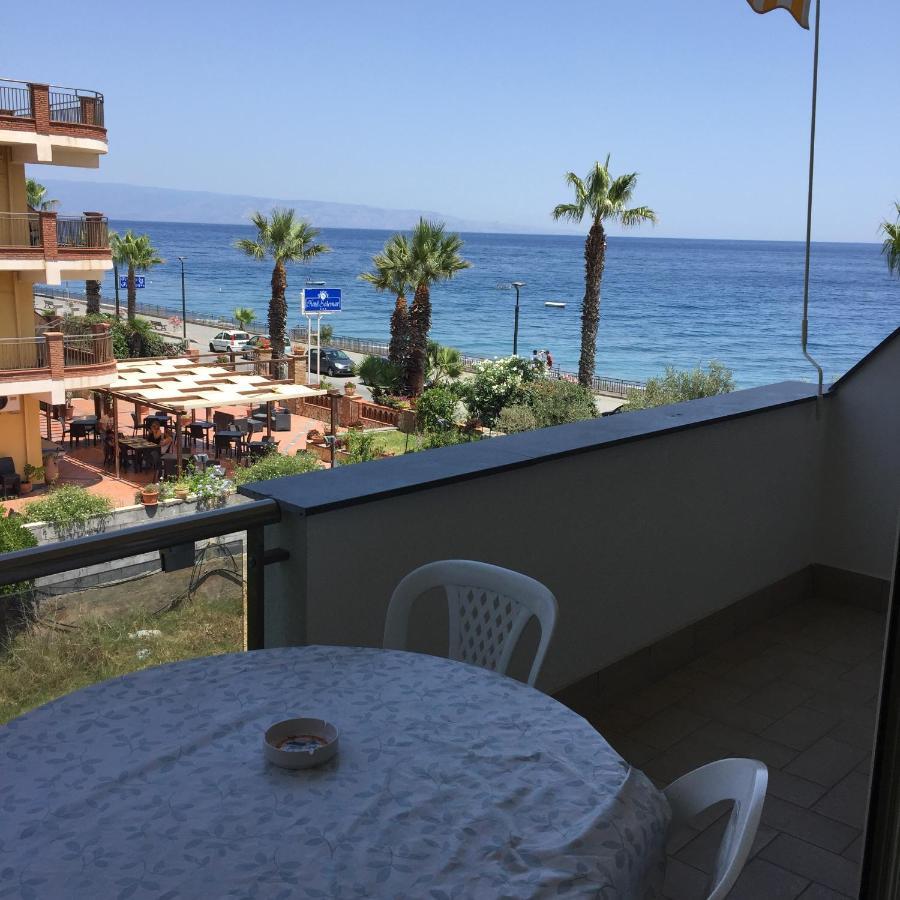 Le Zagare Apartments SantʼAlessio Siculo Екстериор снимка