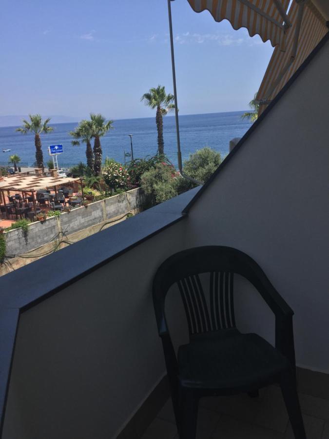 Le Zagare Apartments SantʼAlessio Siculo Екстериор снимка